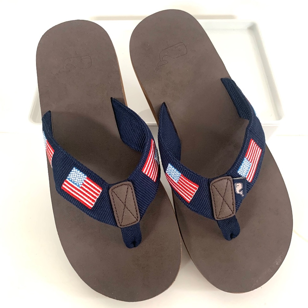 Vineyard Vines Leather Flip Flops - 7 Flag Whale